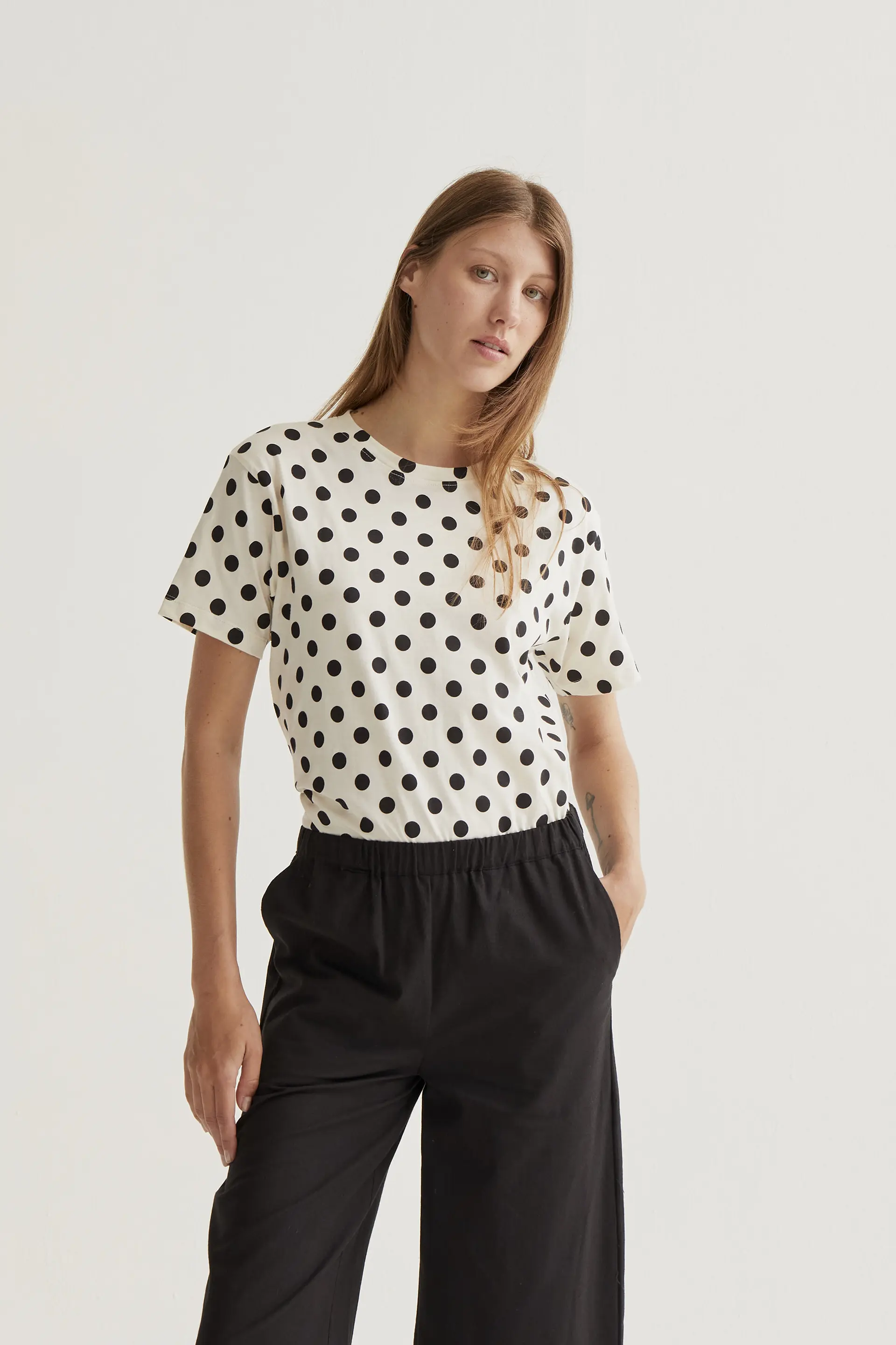 CAMISETA BLACK DOTS