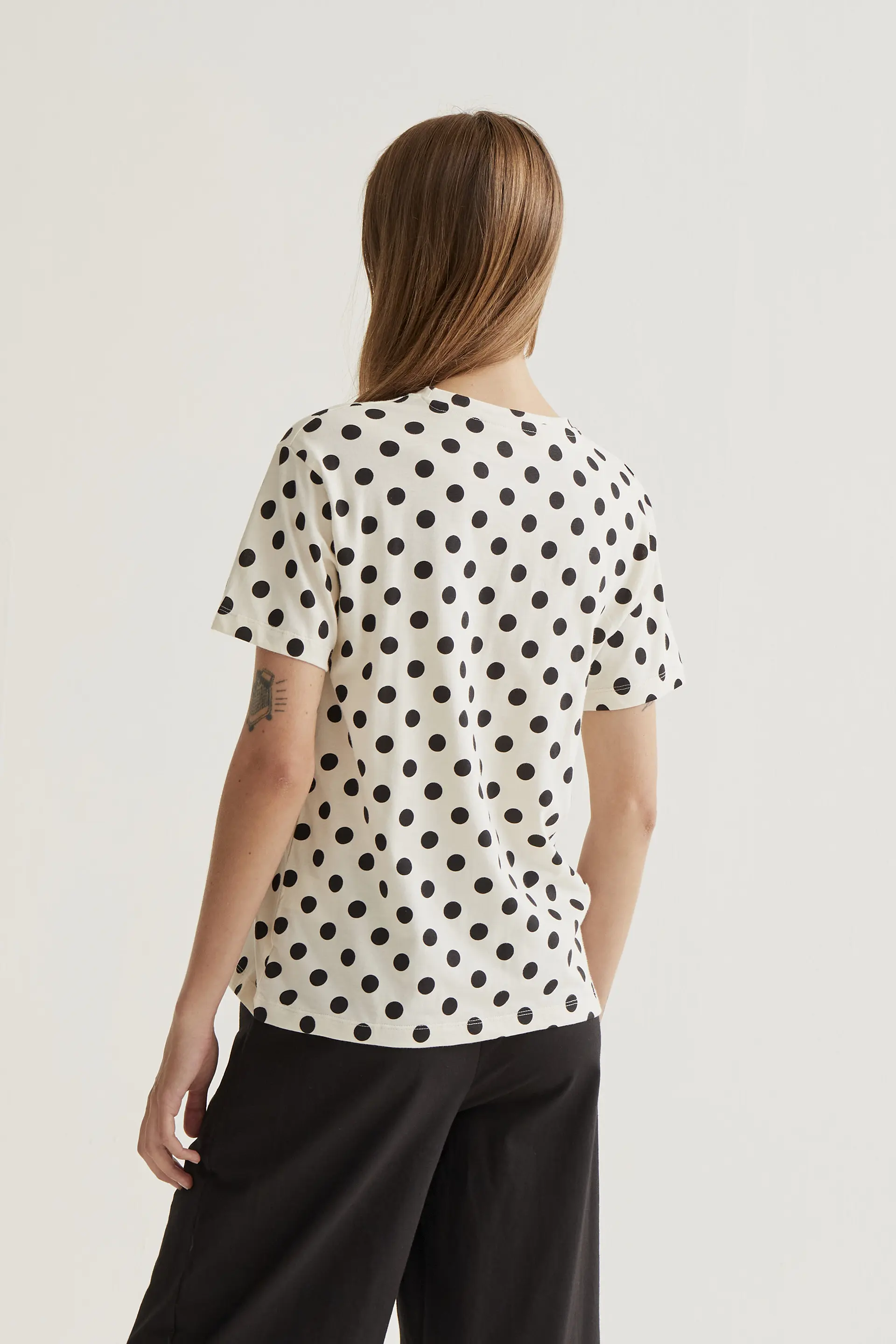 CAMISETA BLACK DOTS