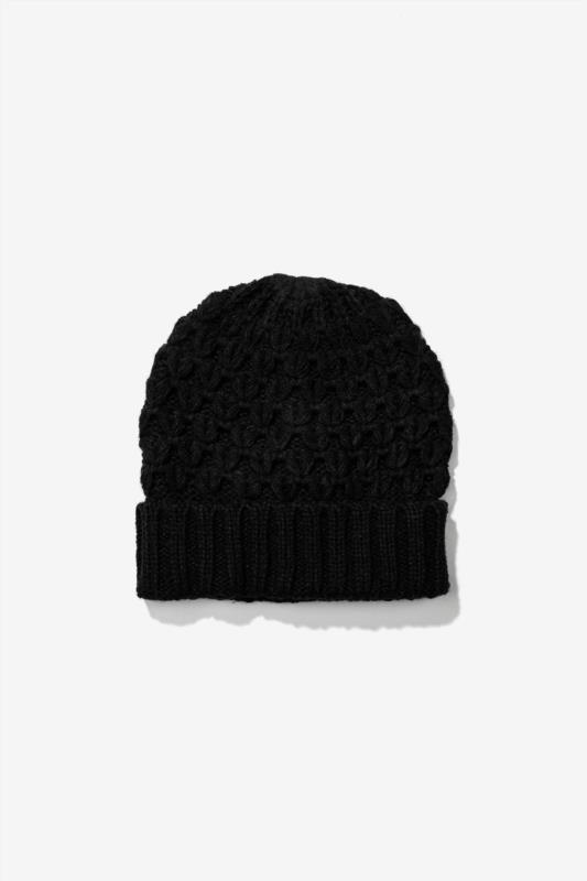 GORRO DE PUNTO NEGRO